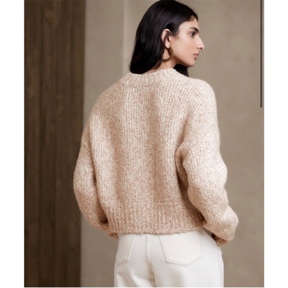 Banana Republic Alpaca Wool Crew Neck Creamy Beige Oatmeal Sweater